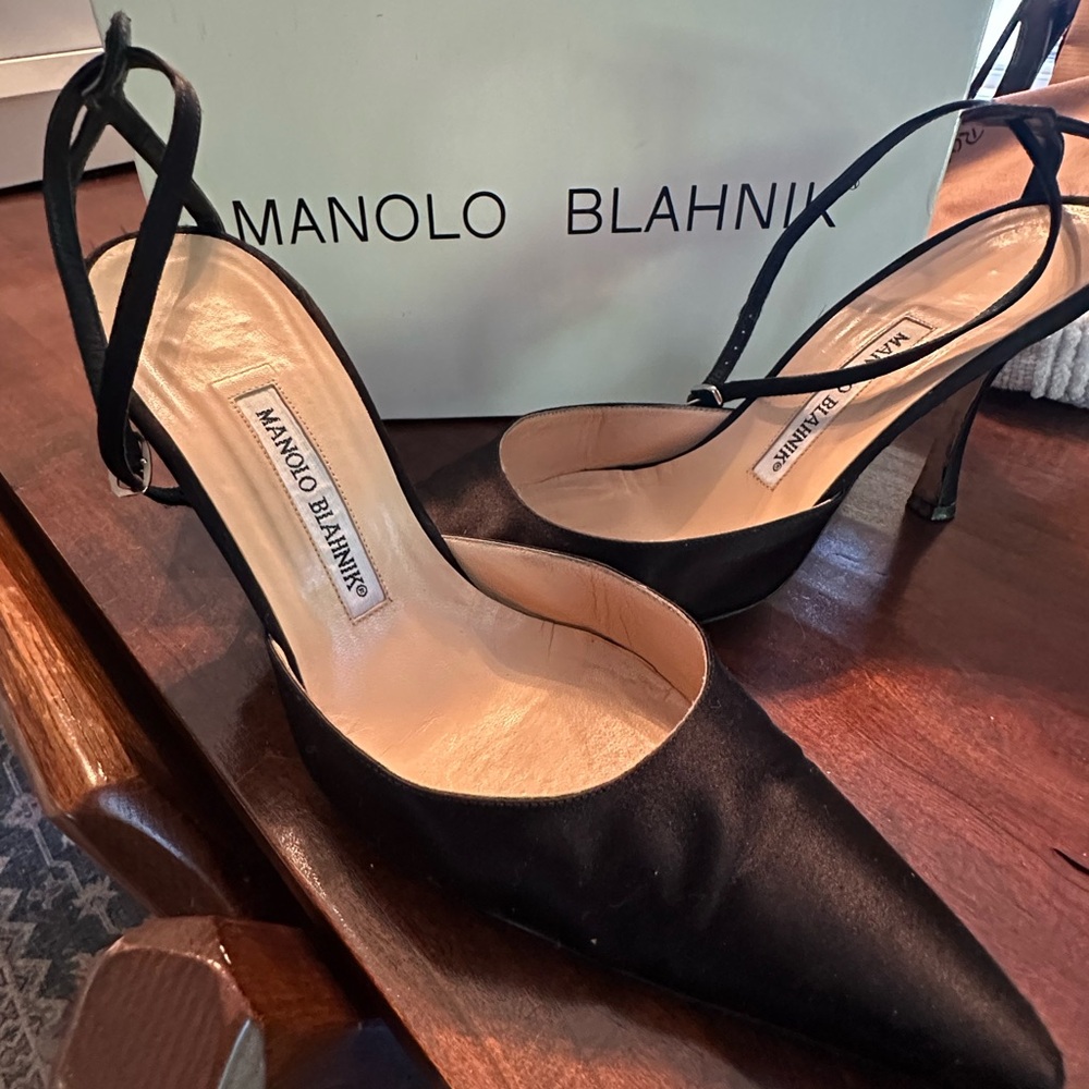 Manolo Blahnik Elegant Black Heels